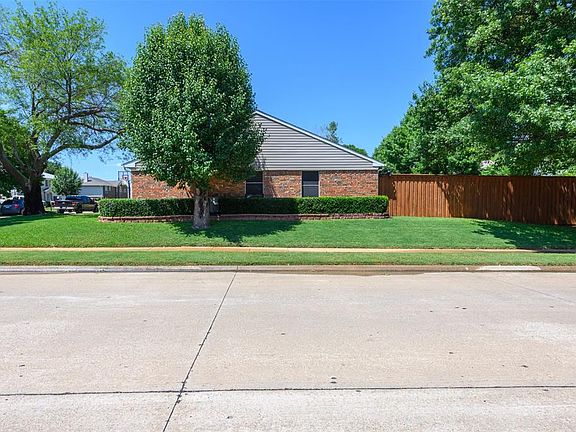 3rd image of 2713 Fountainview Dr