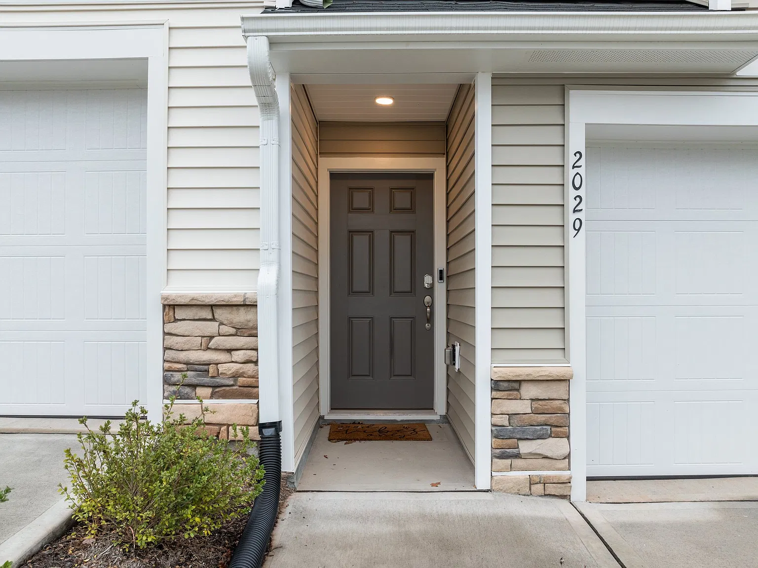2029 Sandwood Loch Dr — Photo 2