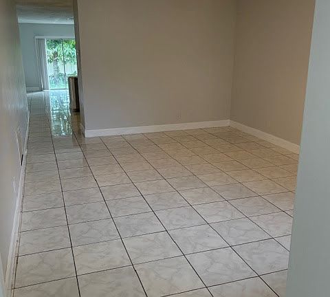 3rd image of 11170 NW 39th St