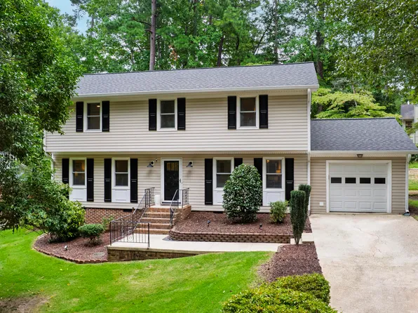 5320 Cherrycrest Ct, Raleigh, NC 27609
