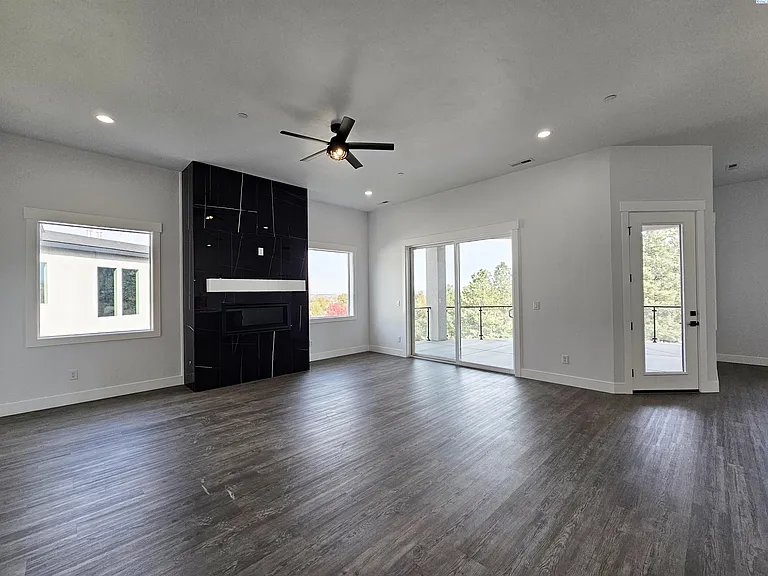 3202 Bing St — Photo 3