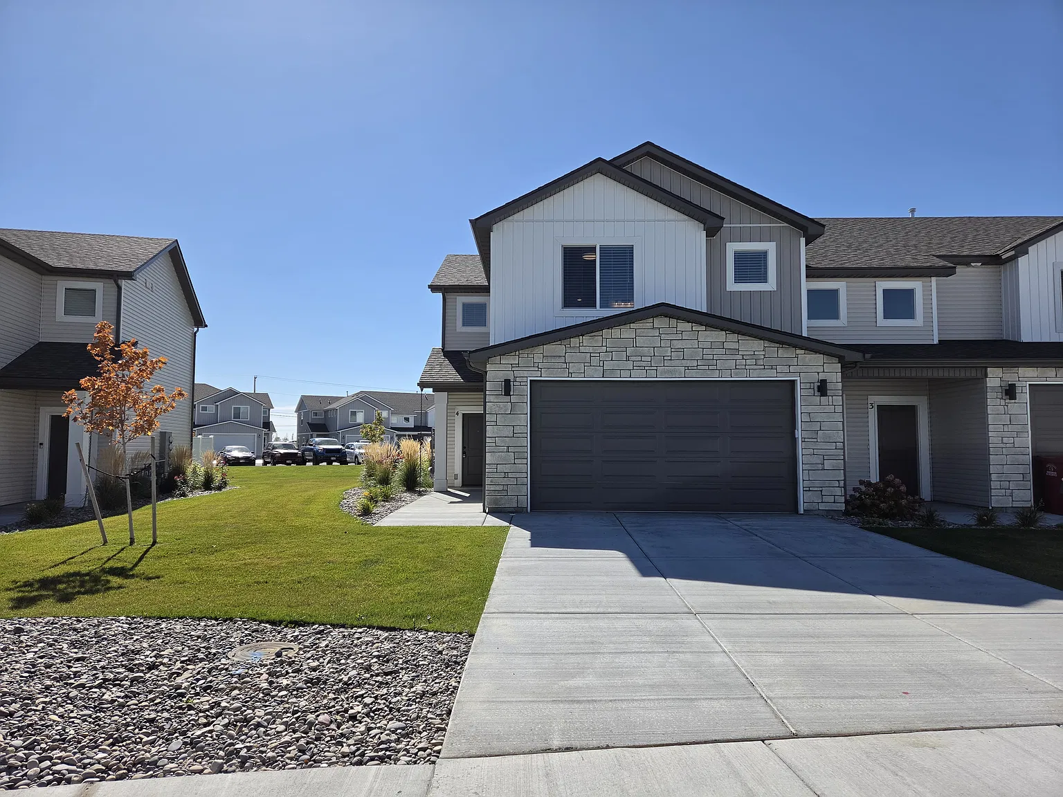 3 bed, 2.5 bath, 1619 sqft, $1,695 — Photo 2