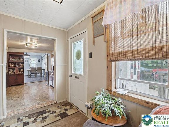4th image of 831 Ridge Street