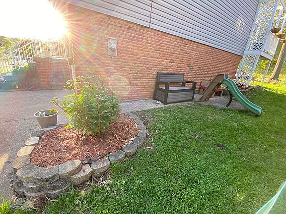 Side/ landscaping 