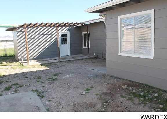 3rd image of 891 Sandy Beach Dr