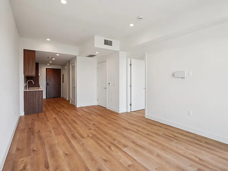10431 Santa Monica — Photo 29