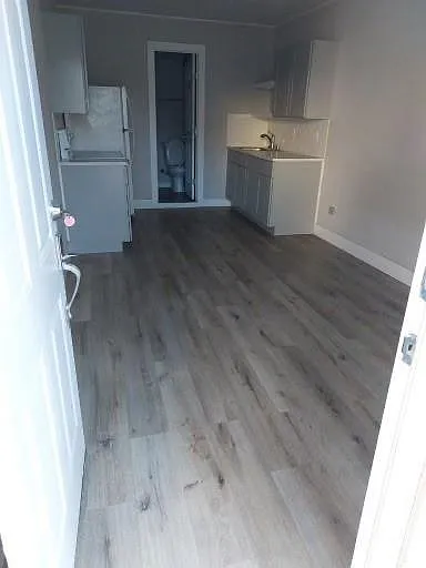 Studio, 1.0 bath, 350 sqft, $950 — Photo 2