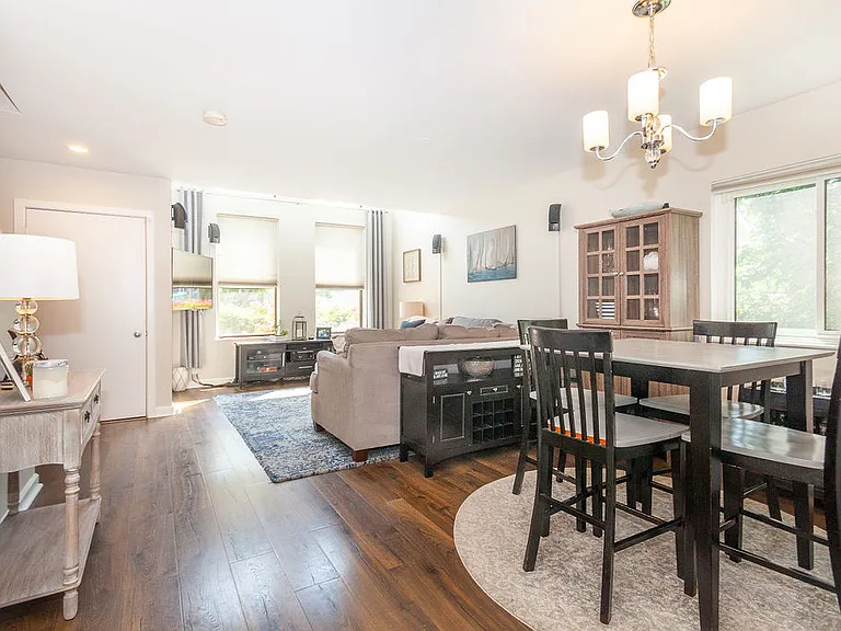 129 Governor Winthrop Rd — Photo 2
