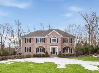 29 Oakhill Dr, Basking Ridge, NJ 07920