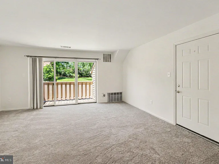 902 Dogwood Ct — Photo 8