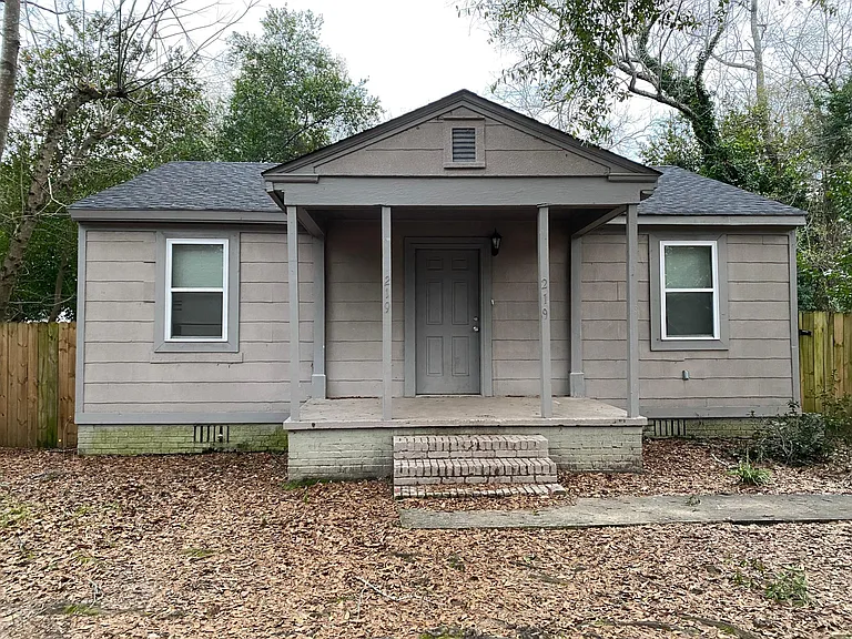 219 Meadowdale Dr — Photo 1
