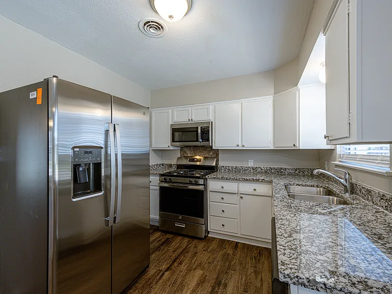 105 Dupont Cir — Photo 25