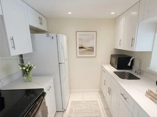 260 NW 107th Ave APT 212, Miami, FL 33172
