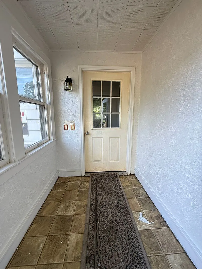 Lansing Ave 1207 — Photo 3