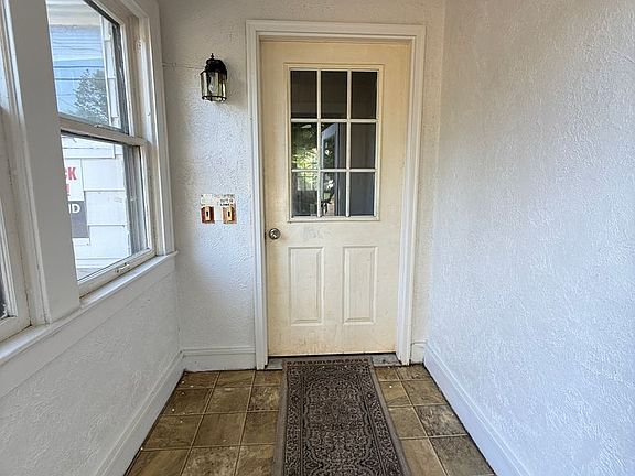 3rd image of 1207 & 1207-1/2 Lansing Ave