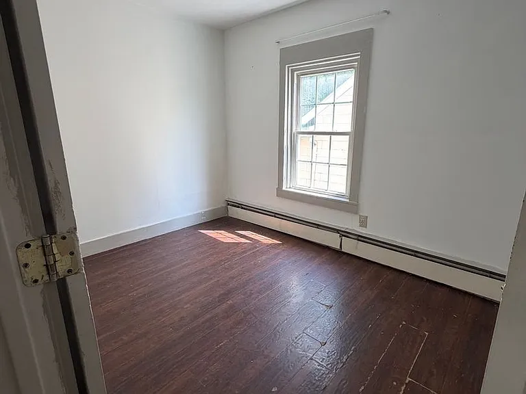 14 Locust St — Photo 2