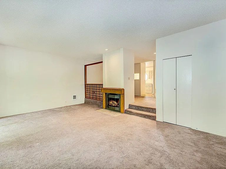 22715 Lakeview Dr #J2 — Photo 7