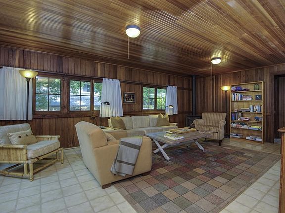 3rd image of 1968 Redwood Dr