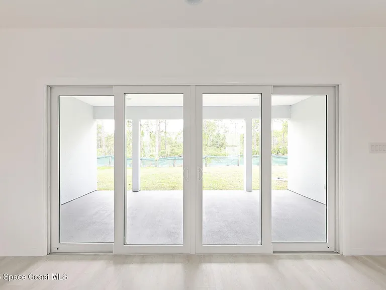 746 Harriet Ave — Photo 7