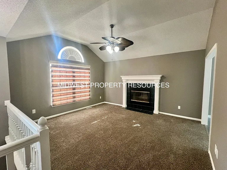 902 SE Sunnyside Rd — Photo 3