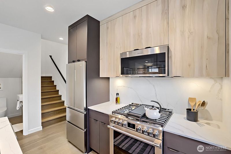 4th image of 811 NE 90th Street