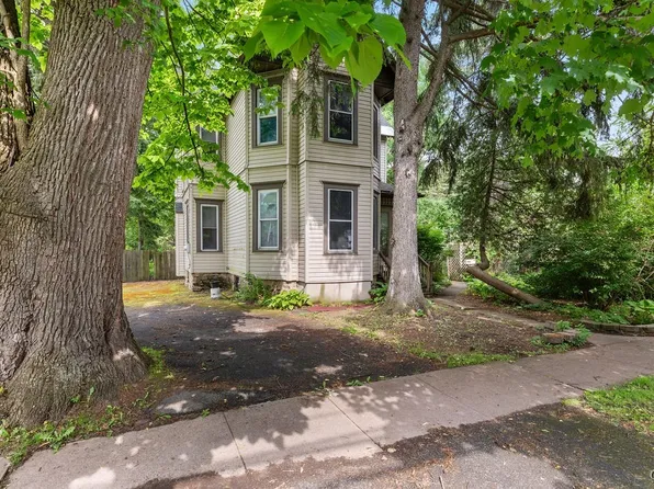 814 Oswego St, Liverpool, NY 13088