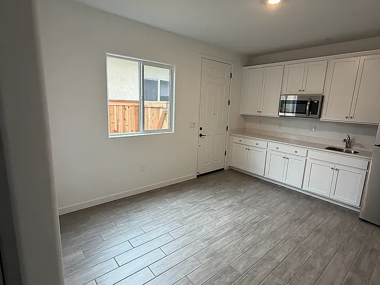 1715 Sandoval Dr — Photo 5