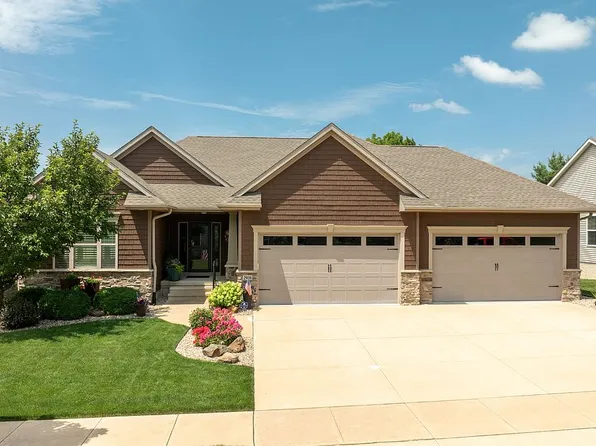 2908 Diamondhead Rd, Hiawatha, IA 52233