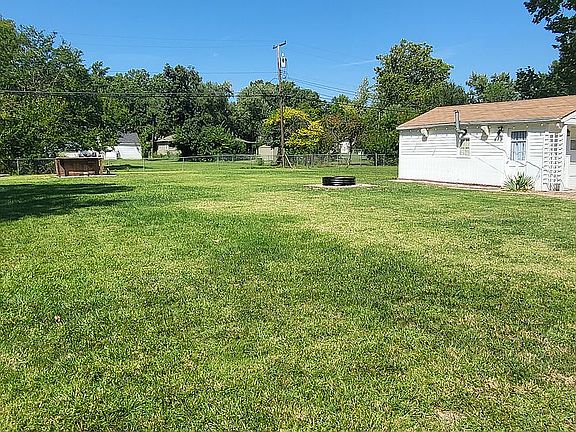 Spacious Yard