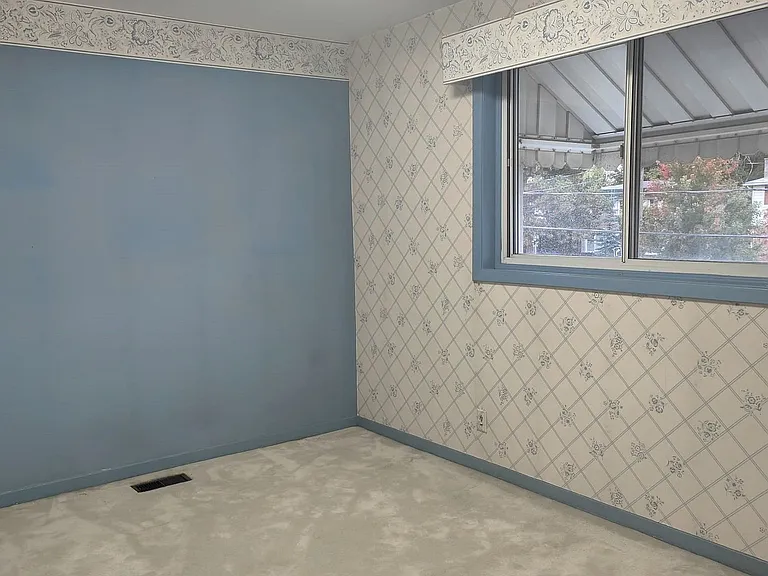 85 Shaughnessy Blvd #WHOLE HOUSE — Photo 10
