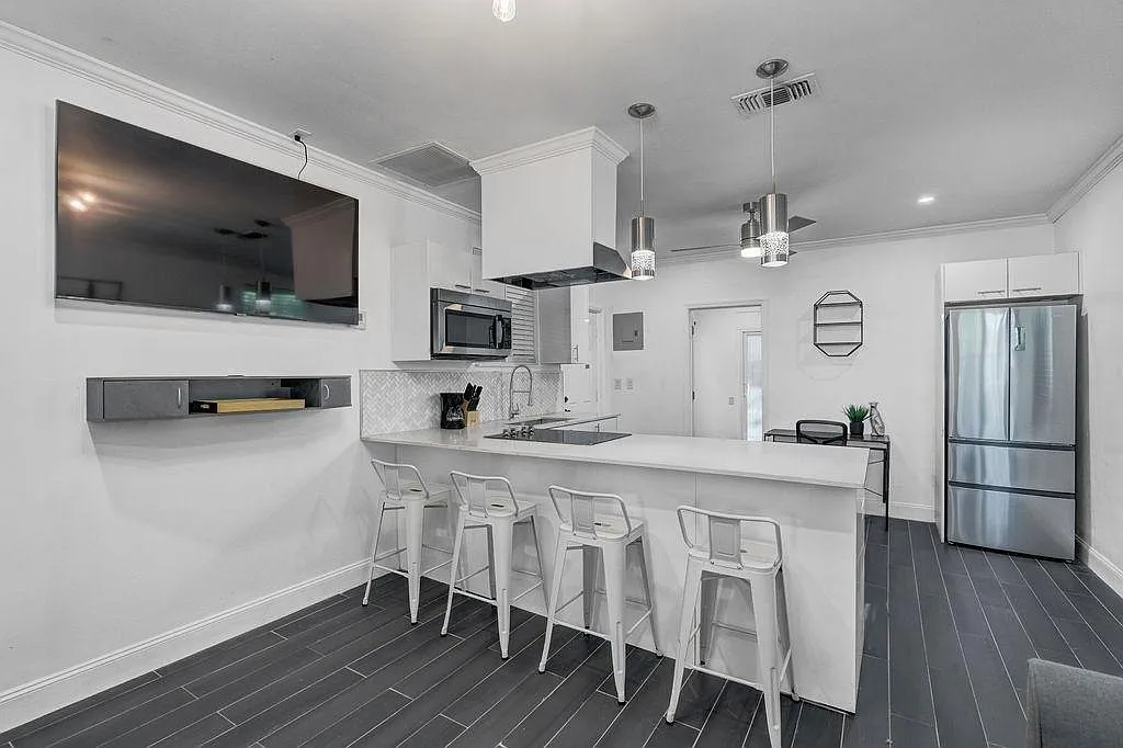 1 bed, 750 sqft, $2,150 — Photo 2