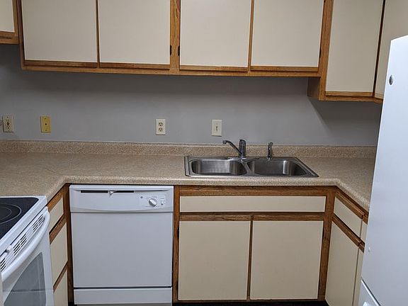3rd image of 502 W Green St APT 101