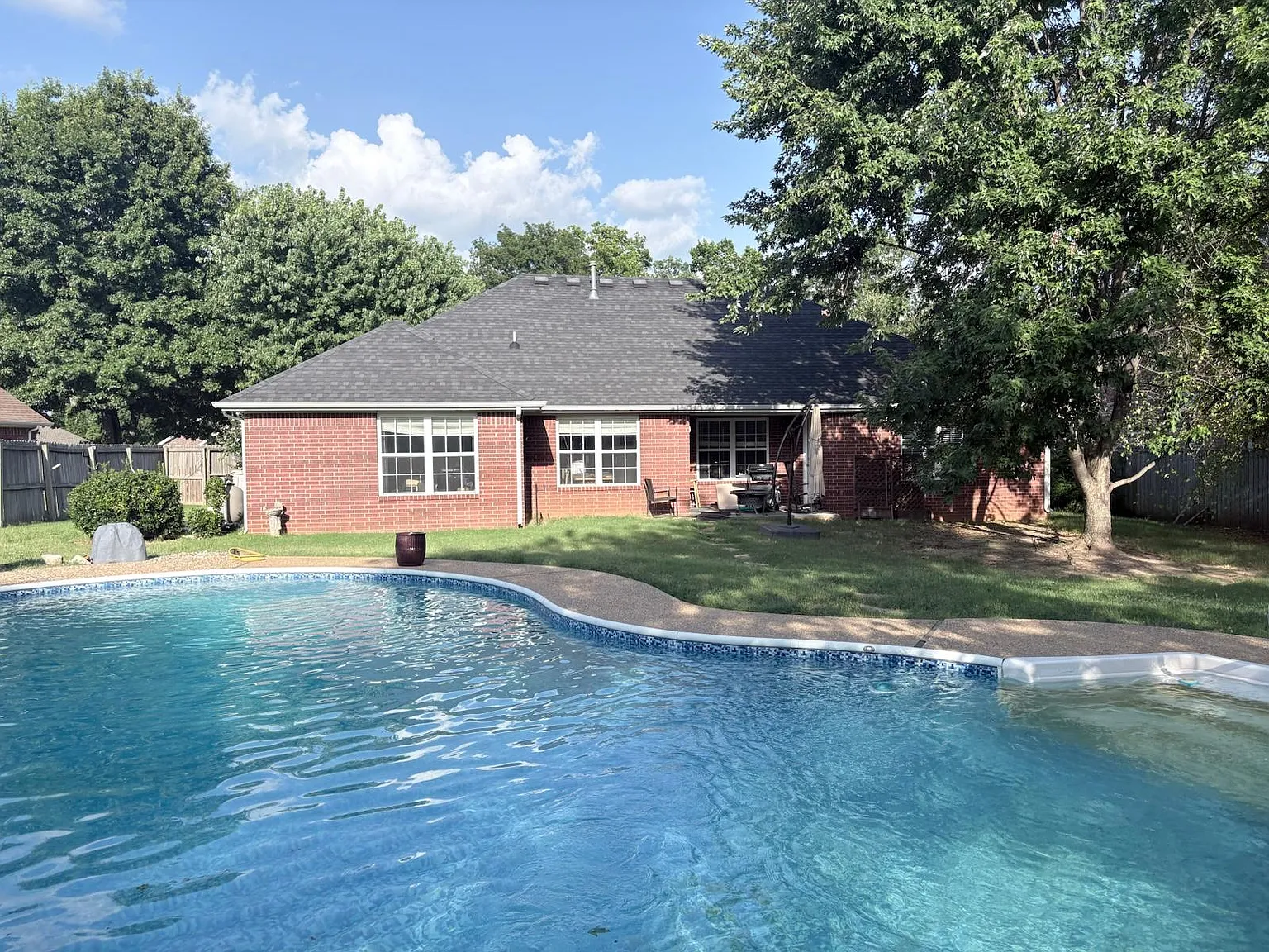 4 bed, 2020 sqft, $2,595 — Photo 3