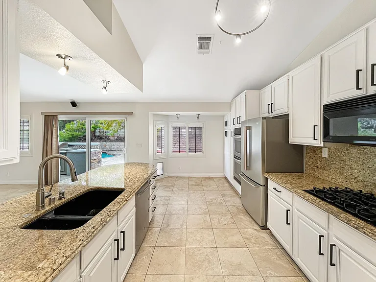 9904 Barrier Reef Dr — Photo 15