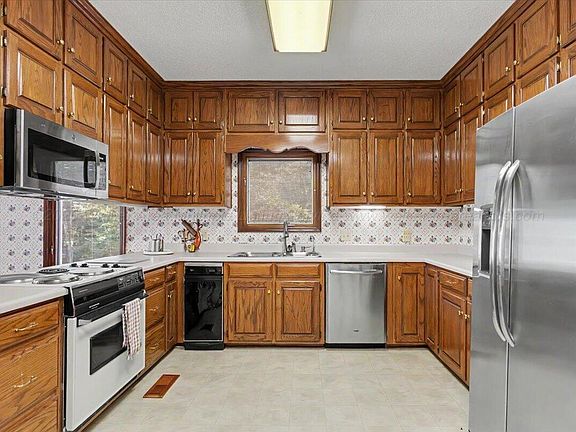 3rd image of 542 Llama Ln