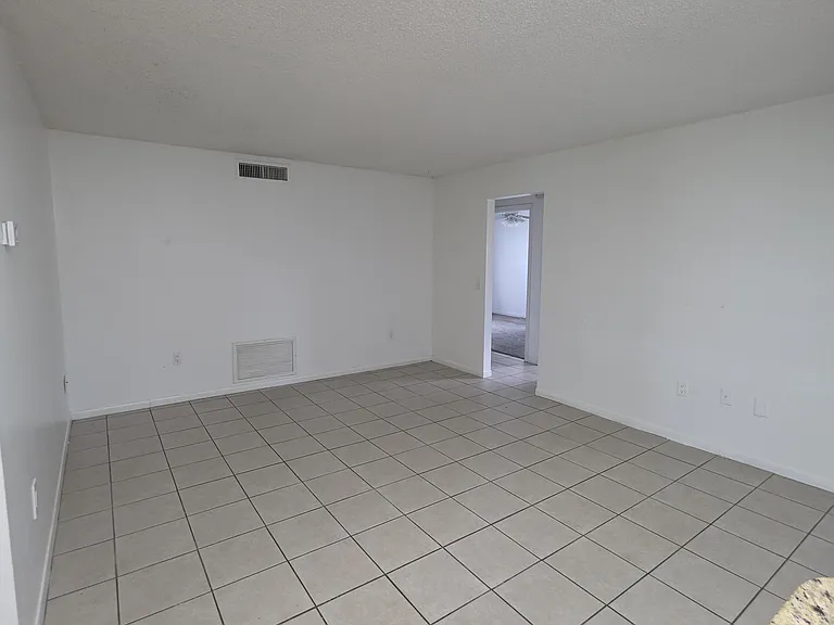 618 Banderas Ave — Photo 11