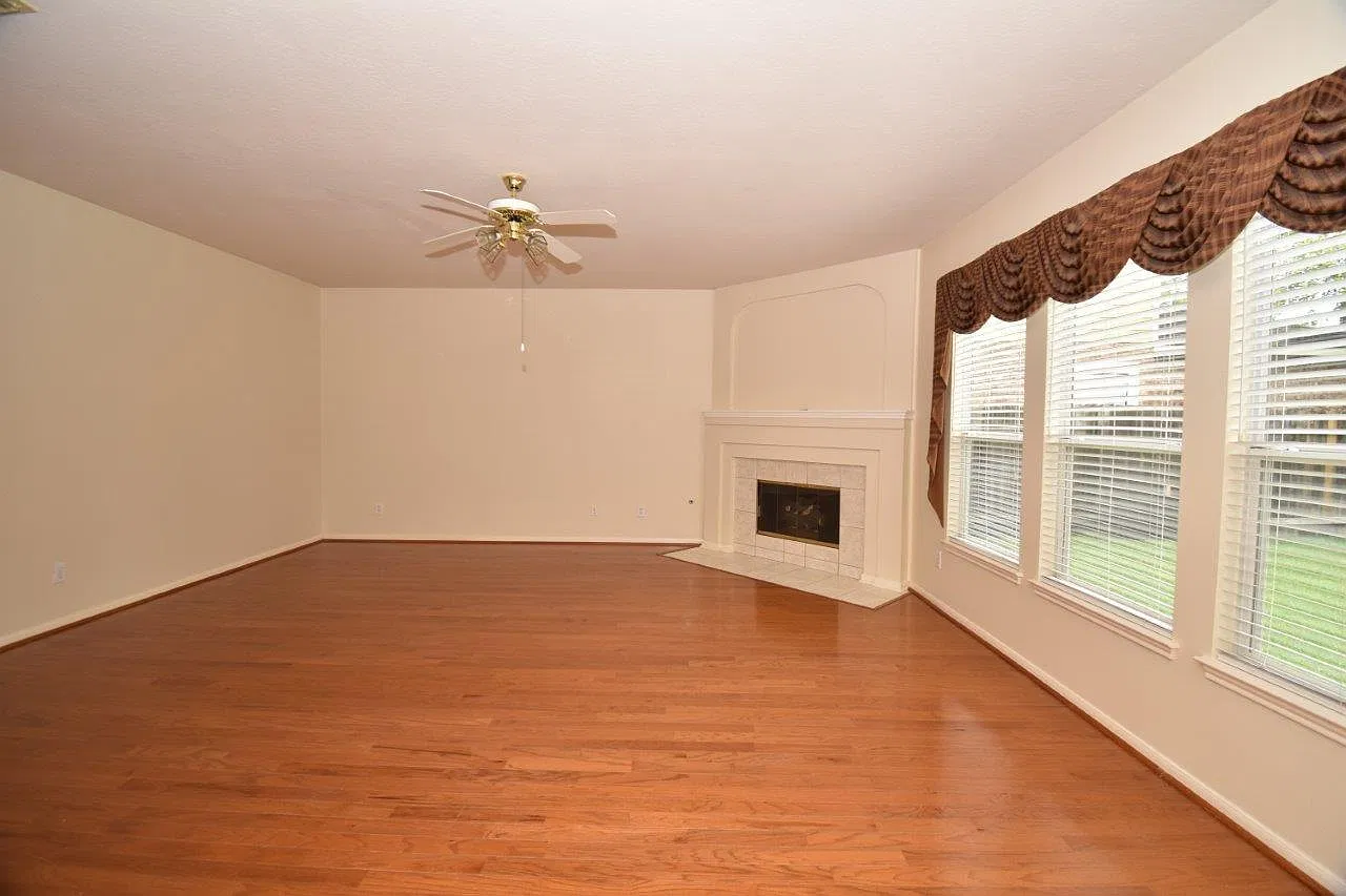 3 bed, 2.5 bath, 2704 sqft, $2,500 — Photo 3