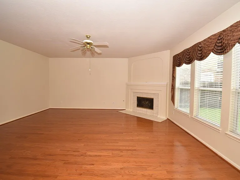 3810 Buckley Ln — Photo 8