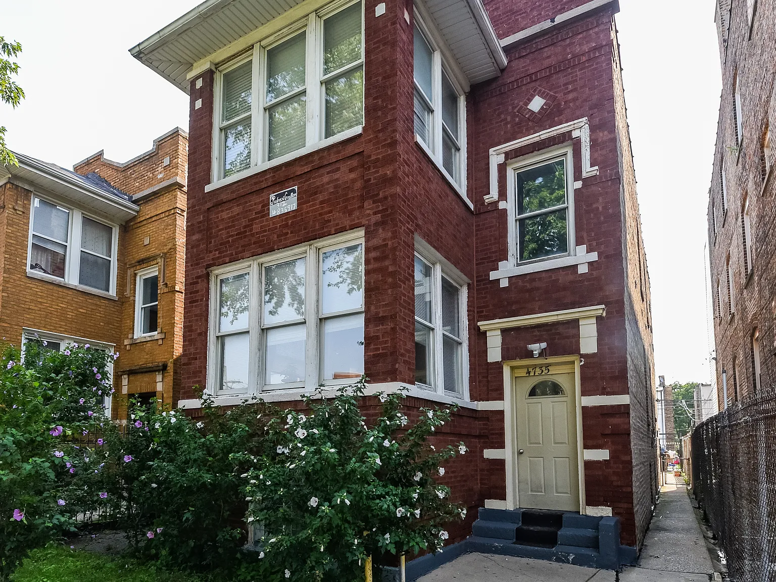 2 bed, 1.0 bath, $1,350 — Photo 2