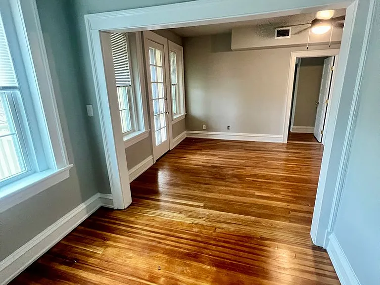 402 N Sheppard St — Photo 9
