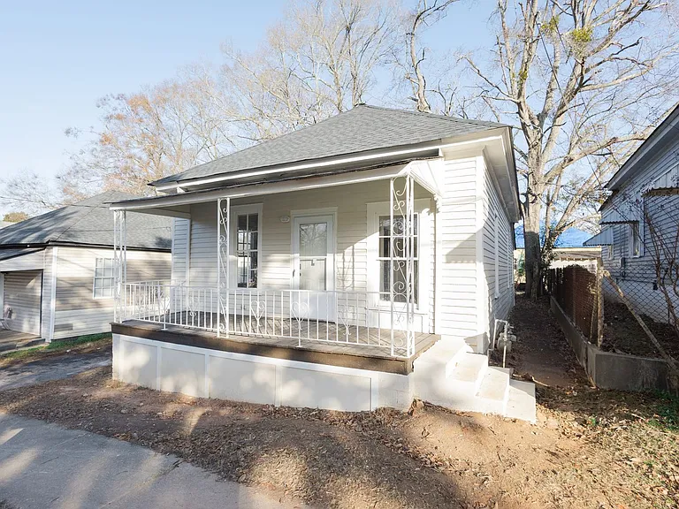 205 W Cherry St — Photo 39