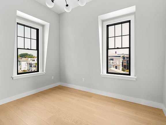 4th image of 34 Pinckney St #3