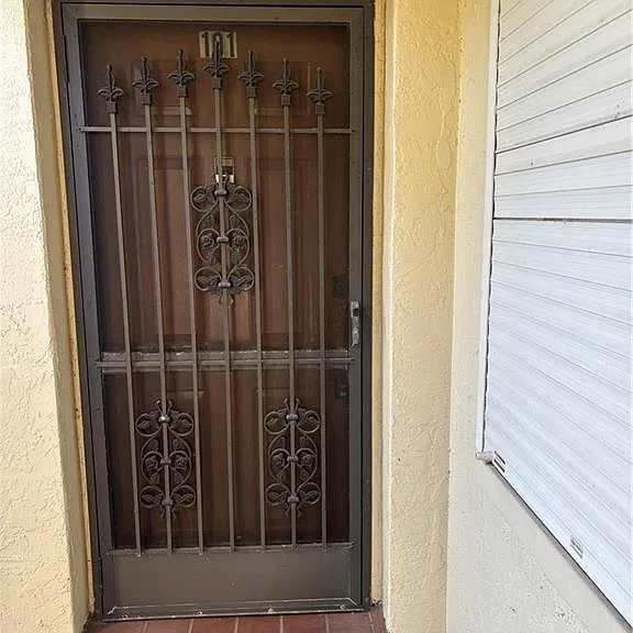 9285 Lake Park Dr #101 — Photo 3