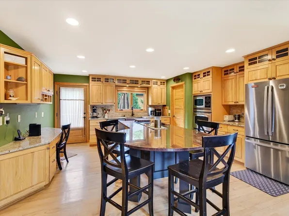 7943 Stagecoach Rd, Cross Plains, WI 53528