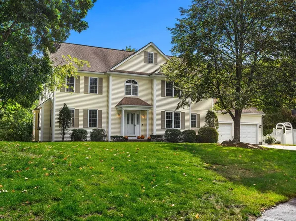 8 Jack Rabbit Ln, Westford, MA 01886