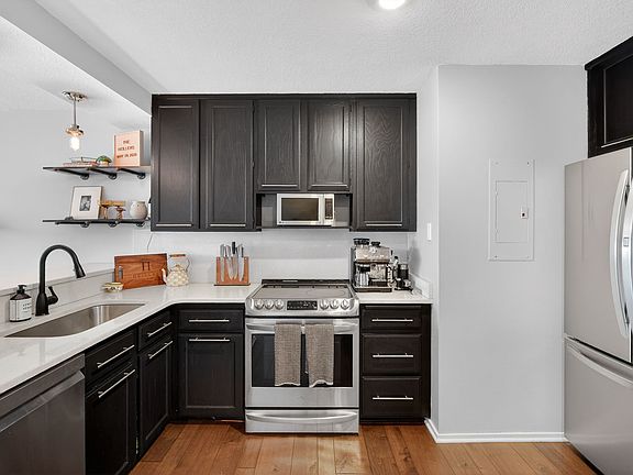 3rd image of 300 Walnut St Unit 604