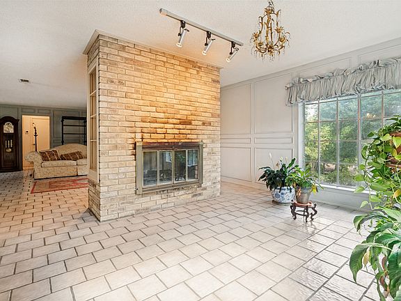 5th image of 406 Dula Cir