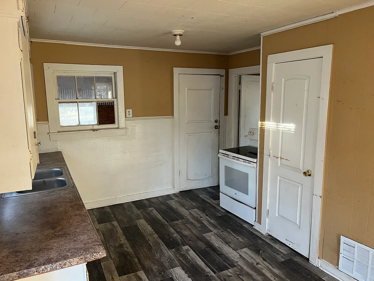 2 bed, 800 sqft, $800 — Photo 3