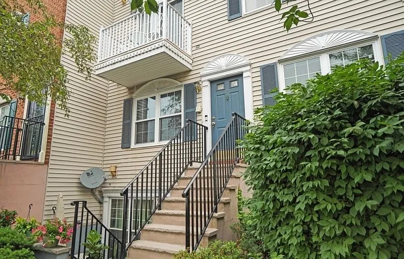 2 bed, 1.5 bath, 1177 sqft, $2,600 — Photo 3