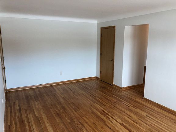 5th image of 636 Larpenteur Ave W APT 10
